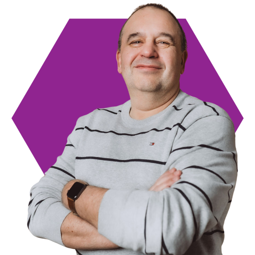 headshot of Ruslan Nazarov